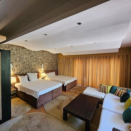 Simple Villa Rooms National Arena Self Check In Boekarest Buitenkant foto