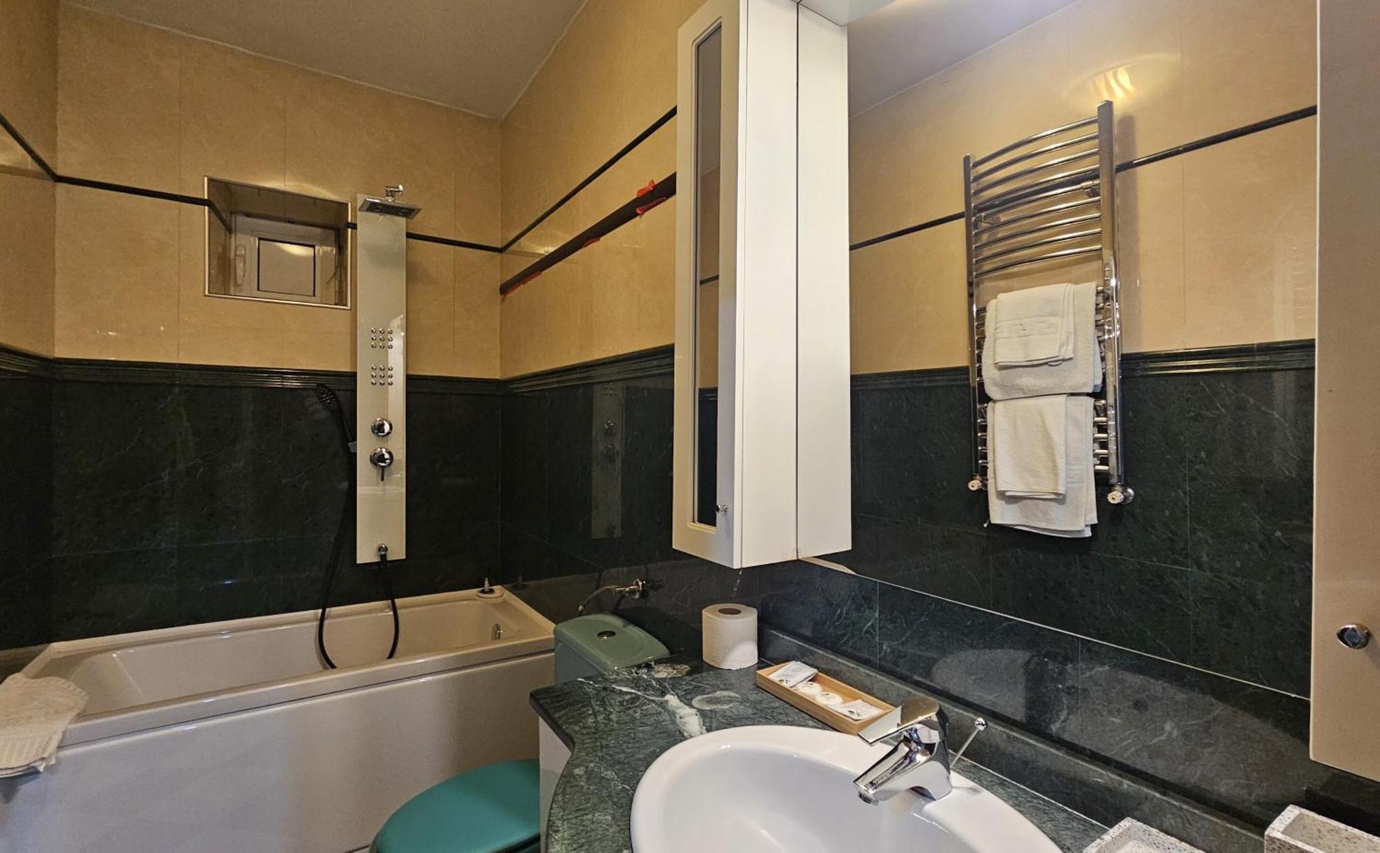 Simple Villa Rooms National Arena Self Check In Boekarest Buitenkant foto